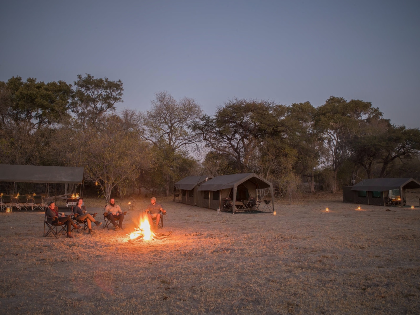 mobiles-zeltcamp-botswana-zentrale-einheit4