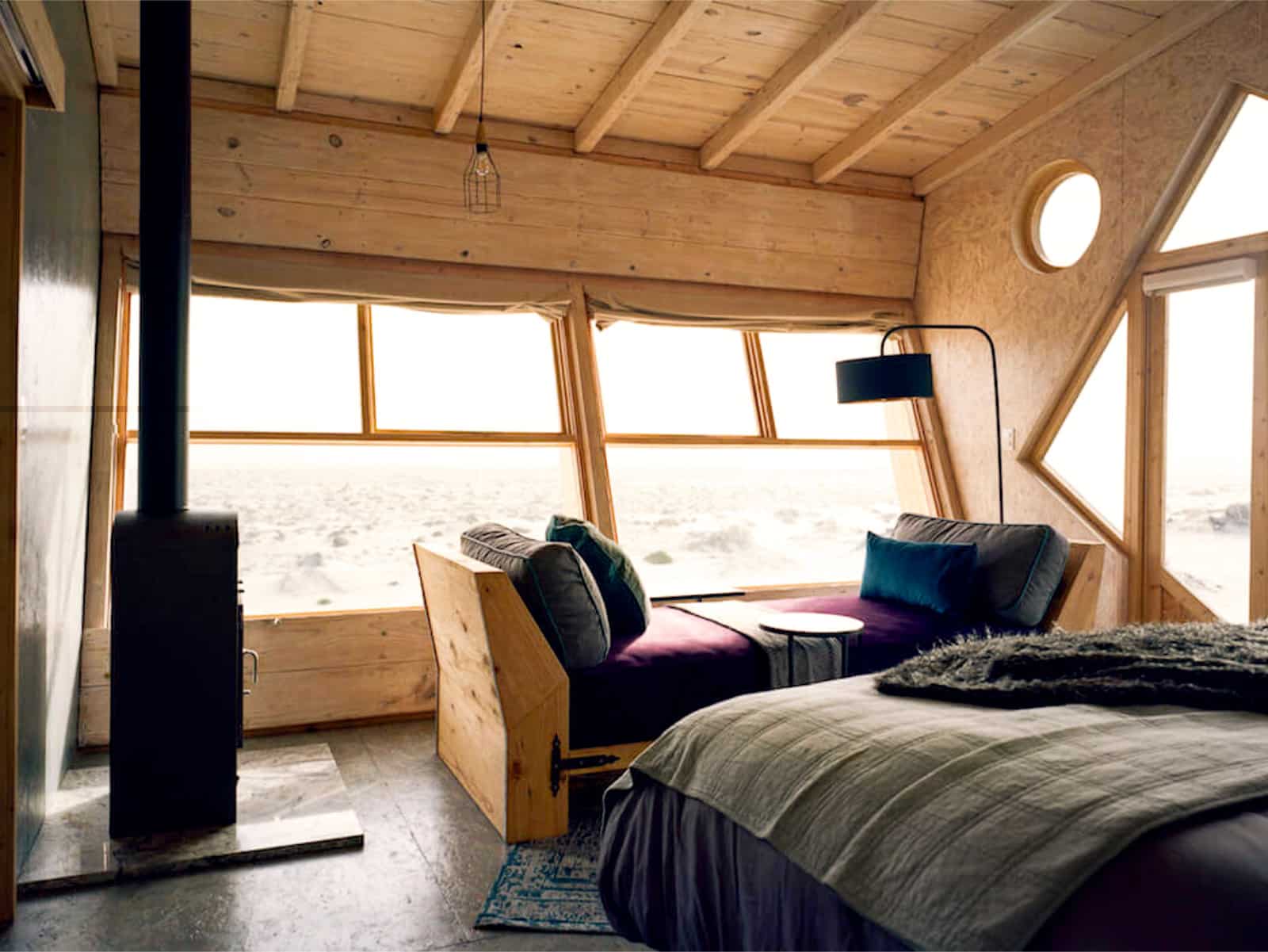 Bett im Chalet mit Blick in die Wüste