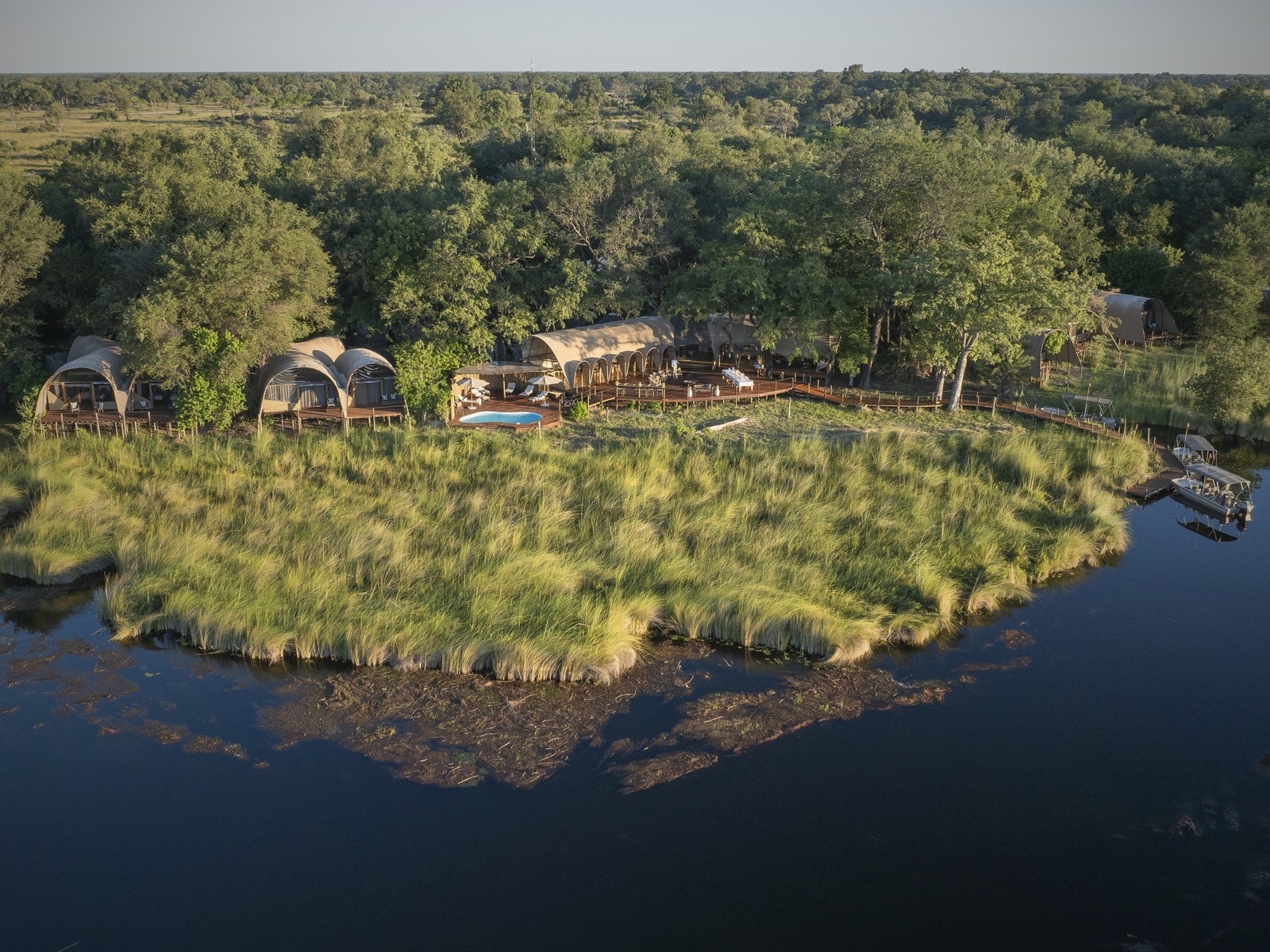 okuti-camp-landschaft-und-umgebung1