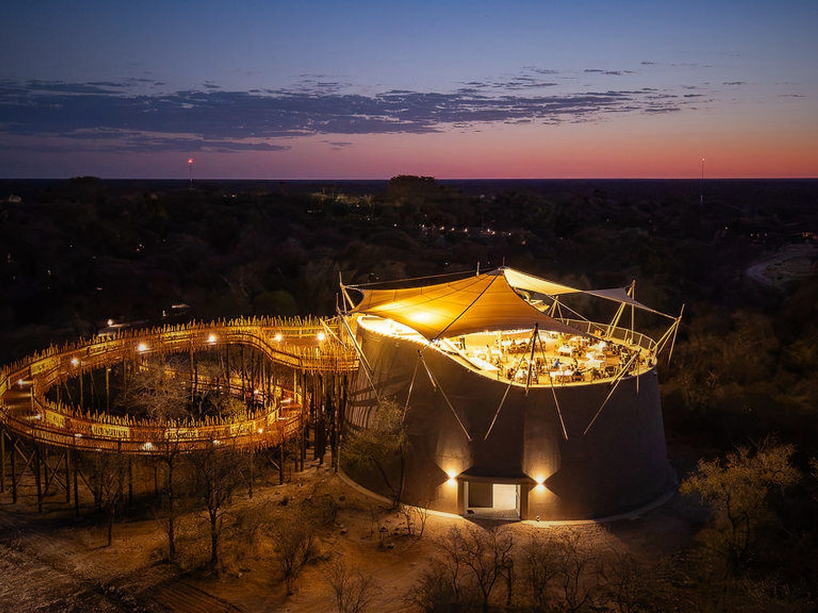 mokuti-etosha-lodge-zentrale-einheit3